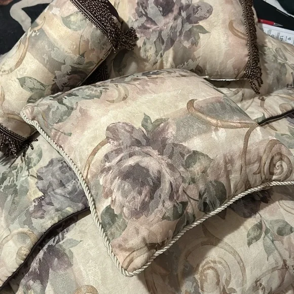 Croscill - Picture 3 of 3